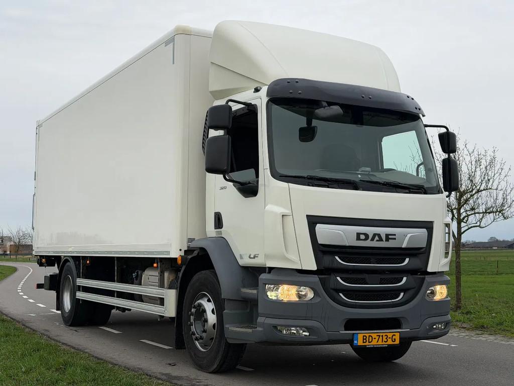 DAF CF 320 LF320.19 EURO6. 2021 Bakwagen met 3000kg Laadklep, Auto's, Vrachtwagens, Automaat, Achterwielaandrijving, Euro 6, Diesel