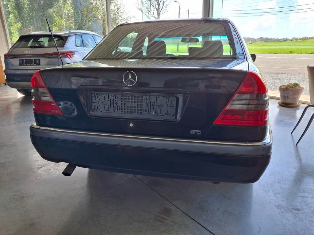 Mercedes c180 benzine oldtimer, Auto's, Mercedes-Benz, 90 kW, 4 cilinders, Zwart, Handgeschakeld