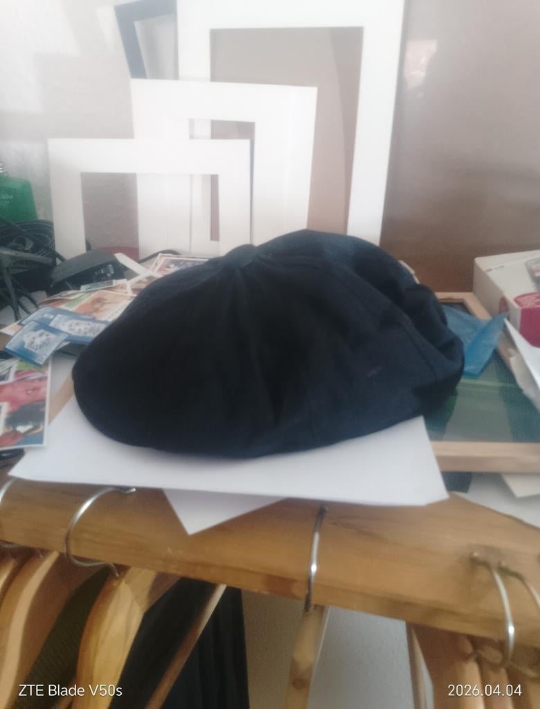 Pet black.          55cm-59cm  elastisch, Ophalen of Verzenden, Pet