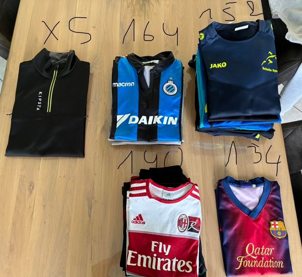 Veel sportkledij, Ophalen, Gebruikt