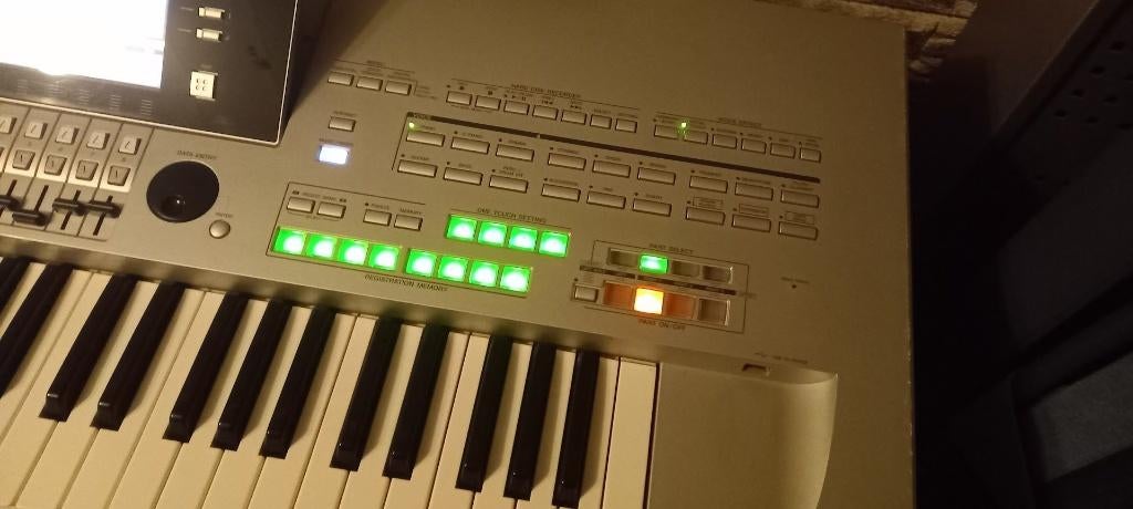 Yamaha Tyros 3 in goede staat met extra software, Muziek en Instrumenten, Keyboards, Ophalen, Gebruikt, Yamaha