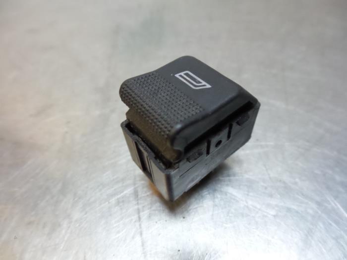 Commutateur vitre électrique d'un Audi A8 (A8 94-), -, 3 mois de garantie, Audi, Utilisé
