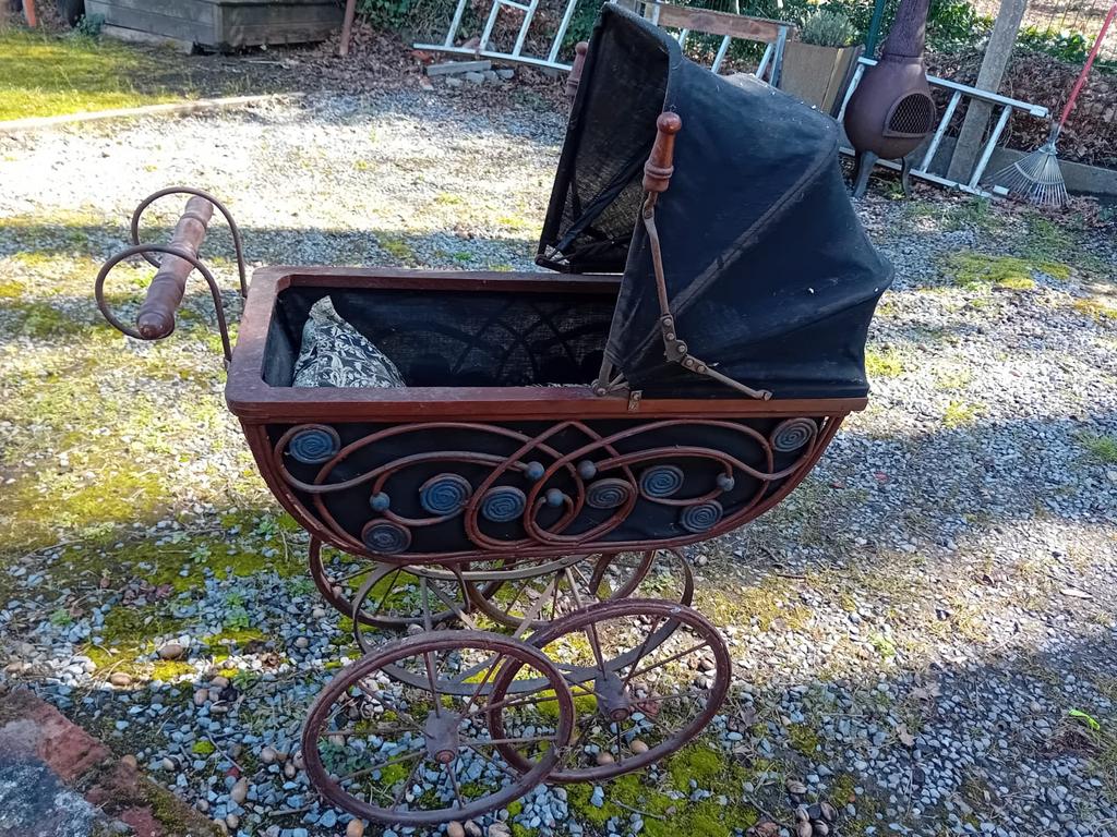 Antieke poppenwagen, Ophalen