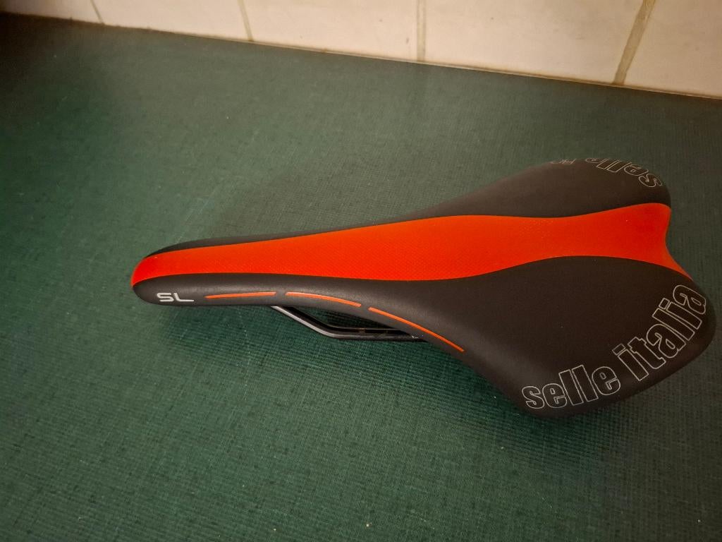 zadel koers fiets, Ophalen, Zo goed als nieuw