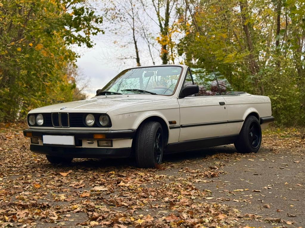 BMW E30 320i, Autos, Cuir, 93 kW, 1350 kg, Cabriolet