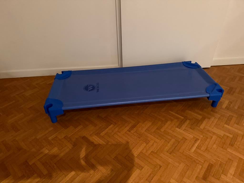 Wesco rust bedje stapelbaar, Enlèvement, Comme neuf