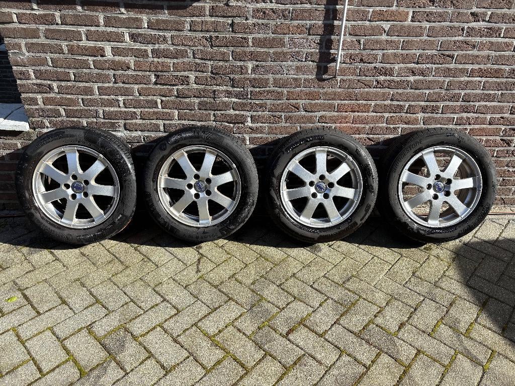 4 jantes Volvo 16" avec pneu été 205/55R16, Autos : Pièces & Accessoires, Pneus & Jantes, Pneus et Jantes, Pneus été, 16 pouces