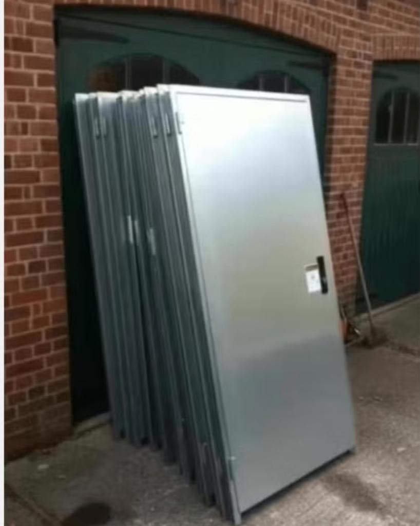 industriedeur metaal geïsoleerd, Doe-het-zelf en Bouw, Deuren en Vliegenramen, Kunststof, Ophalen