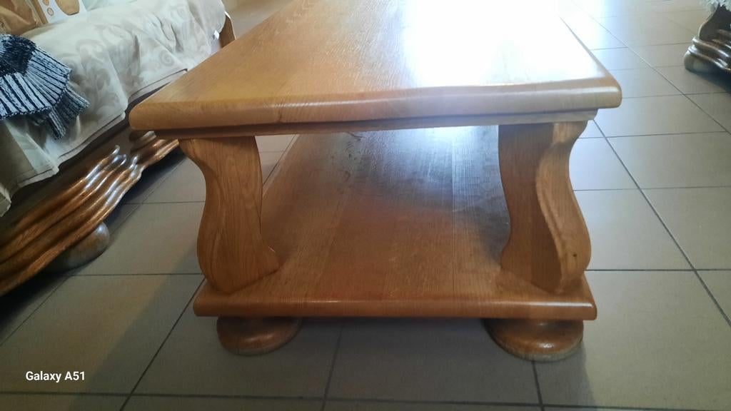 Table de salon en bois caligene très robuste en très bon ., Maison & Meubles, Enlèvement ou Envoi