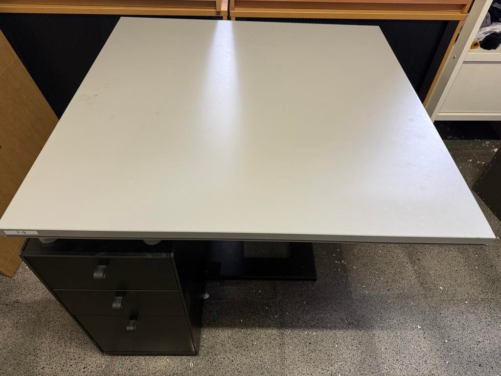 Stevig bureau tafel 100x100x75cm, Ophalen, Zo goed als nieuw