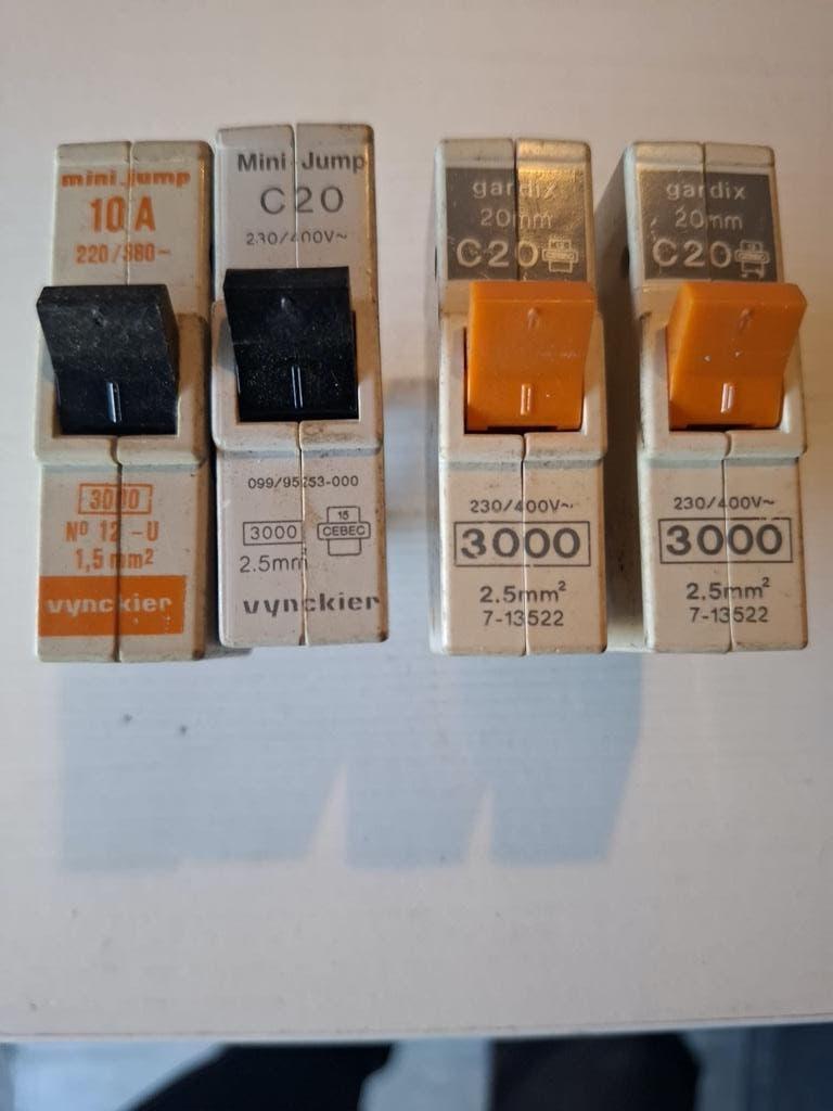 FUSIBLES, Bricolage & Construction, Électricité & Câbles, Enlèvement