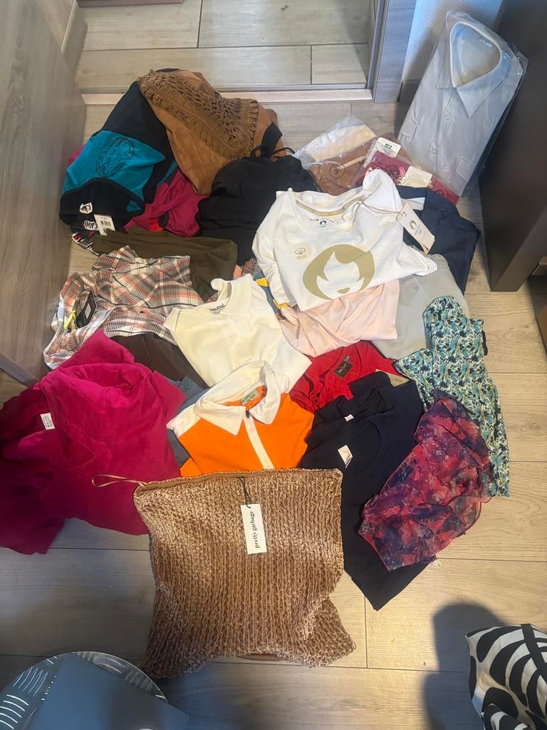 Lot vetements, Divers, Enlèvement, Neuf