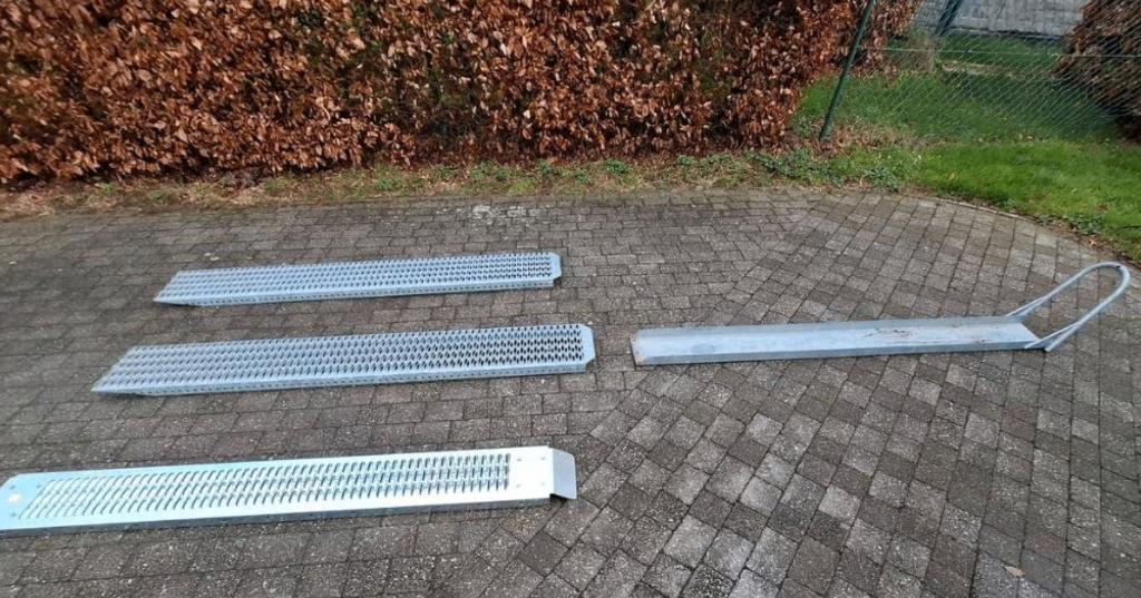 Oprijplaten voor aanhangwagens voor motorfietsen, grasmaaier, Motoren, Ophalen, Zo goed als nieuw