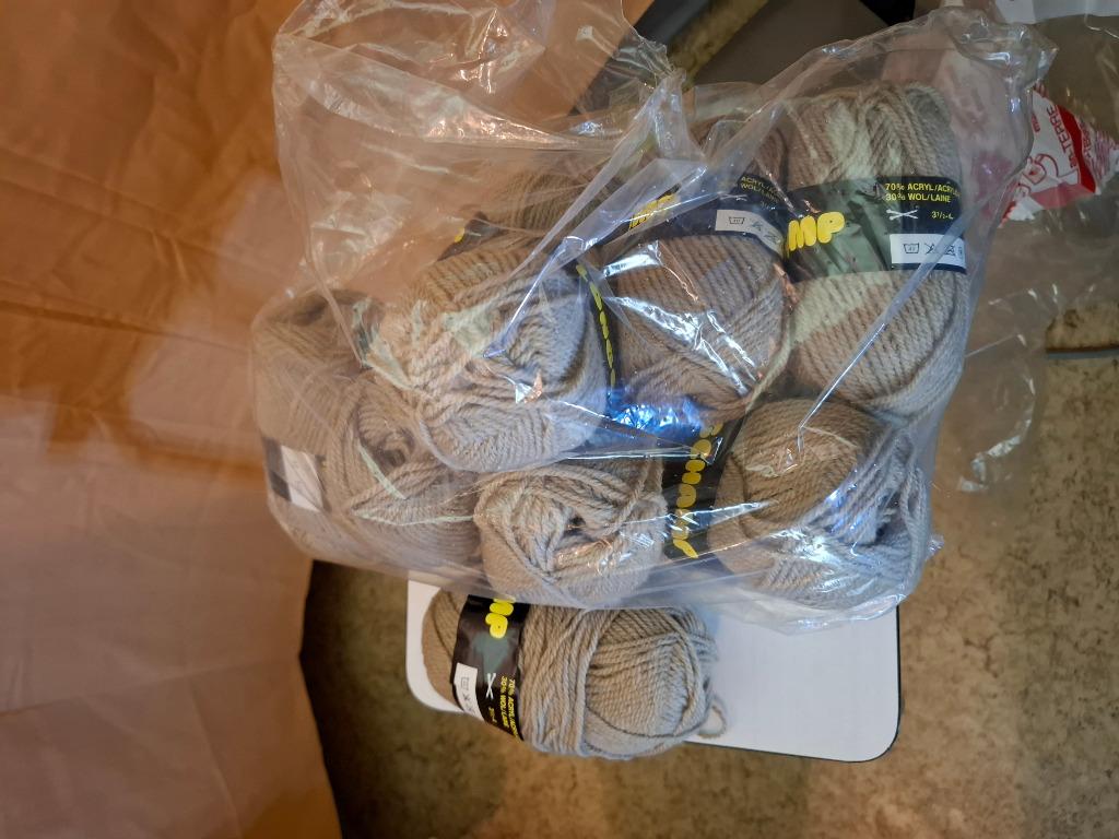 Lot de 8 pelotes de laine de ton brun clair, Enlèvement ou Envoi