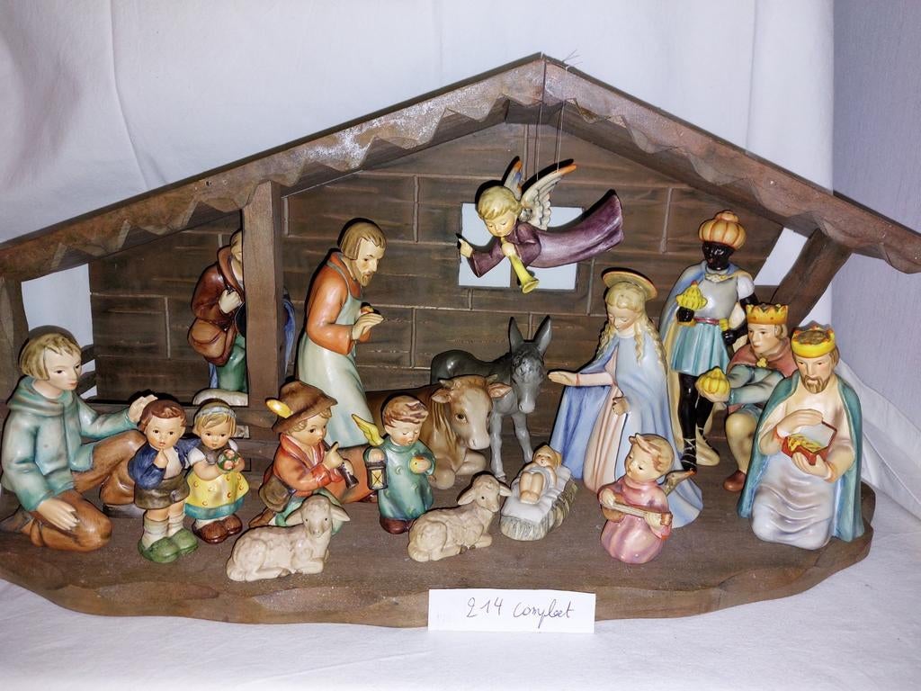 Kerststal met 17 Hummel Goebel kerstgroep 214, Diversen, Kerst, Ophalen