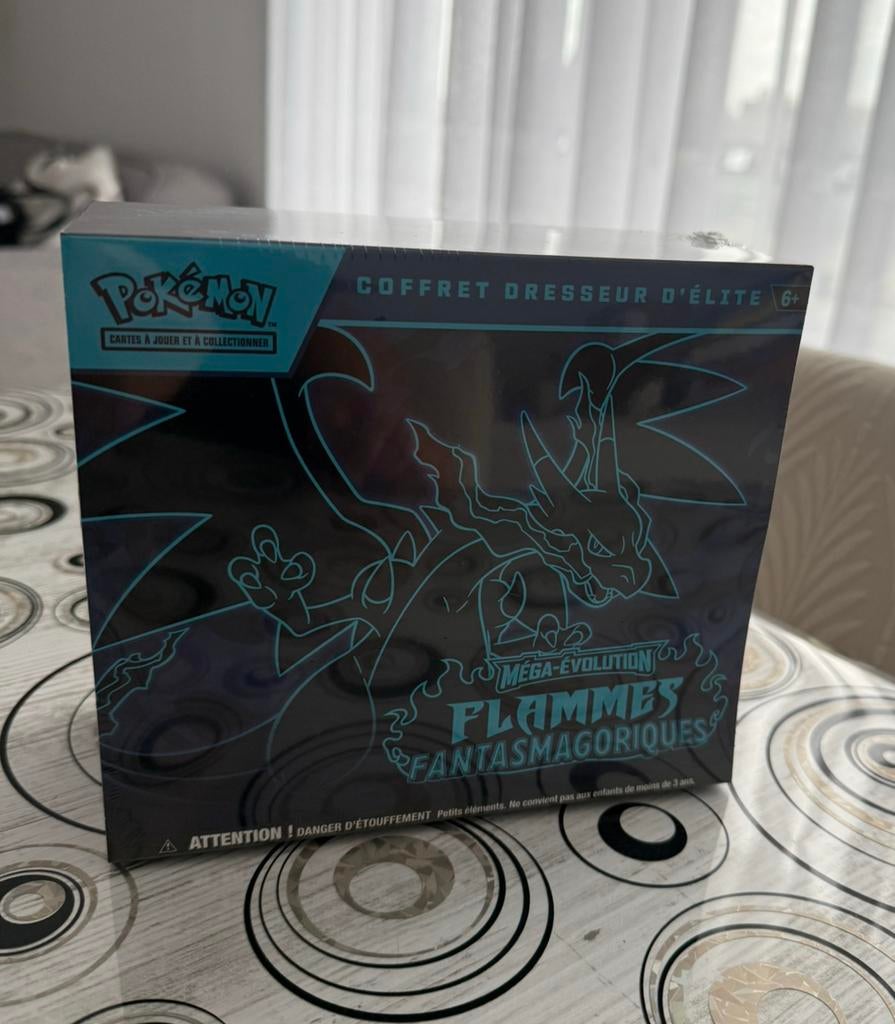 Coffret dresseur elite mega évolution flamme fantasmagorique, Hobby & Loisirs créatifs, Enlèvement, Comme neuf