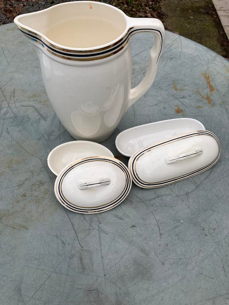 Vintage waterkan, zeepbakje en kammenbakje, Ophalen