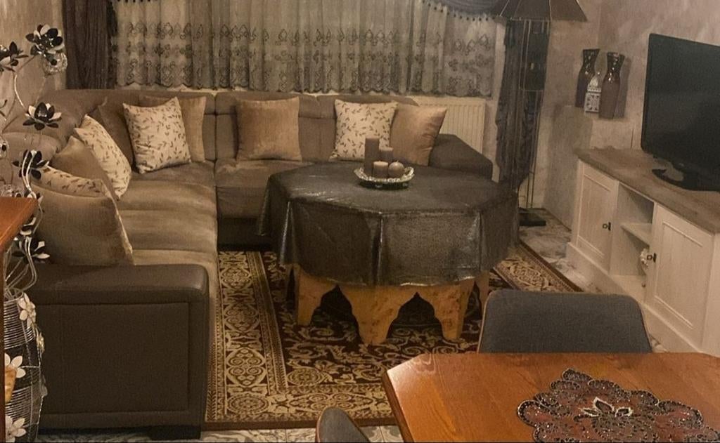 Hoekzetel moet vandaag weg, Ophalen