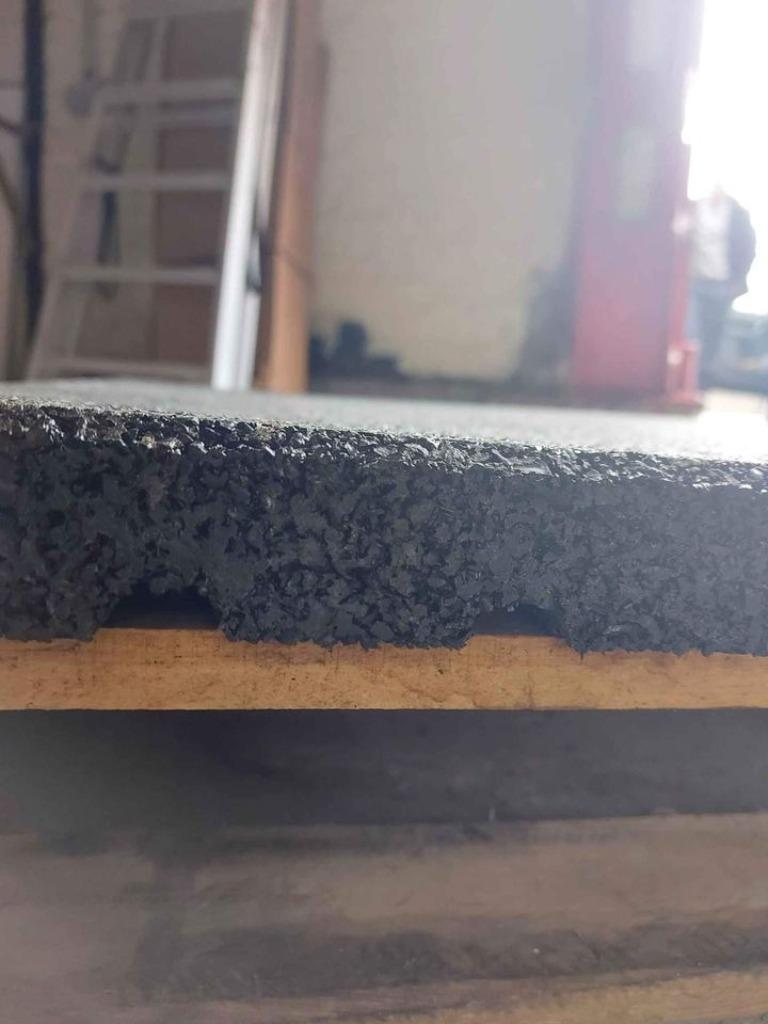 Dalles en caoutchouc pour ecurie / Box chevaux 1mx1mx4cm, Animaux & Accessoires, Neuf, Info@kriden.be, Enlèvement ou Envoi, Belgique