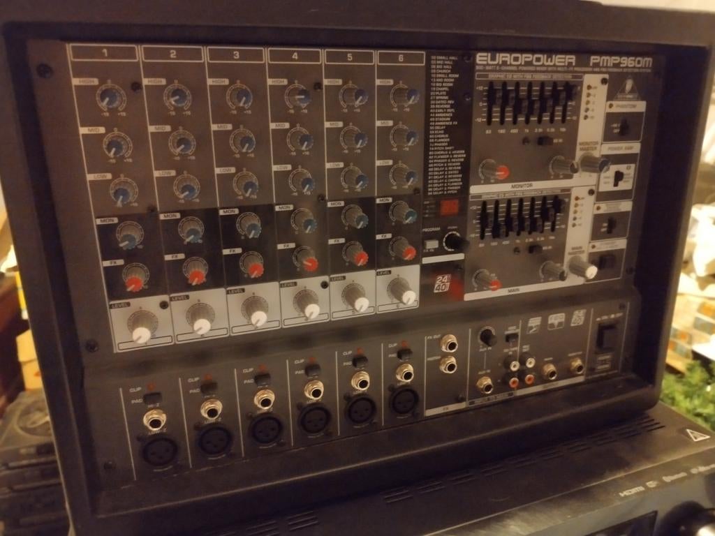 Behringer europower 960M mixer, Ophalen of Verzenden, Zo goed als nieuw, Minder dan 5 kanalen, Microfooningang
