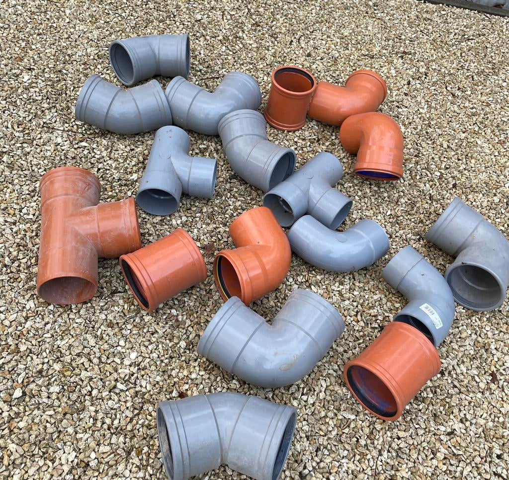 PVC Rioleringsstukken (Bochten, T-stukken ) - 110mm, Doe-het-zelf en Bouw, Ophalen, Zo goed als nieuw, PVC, Afvoer