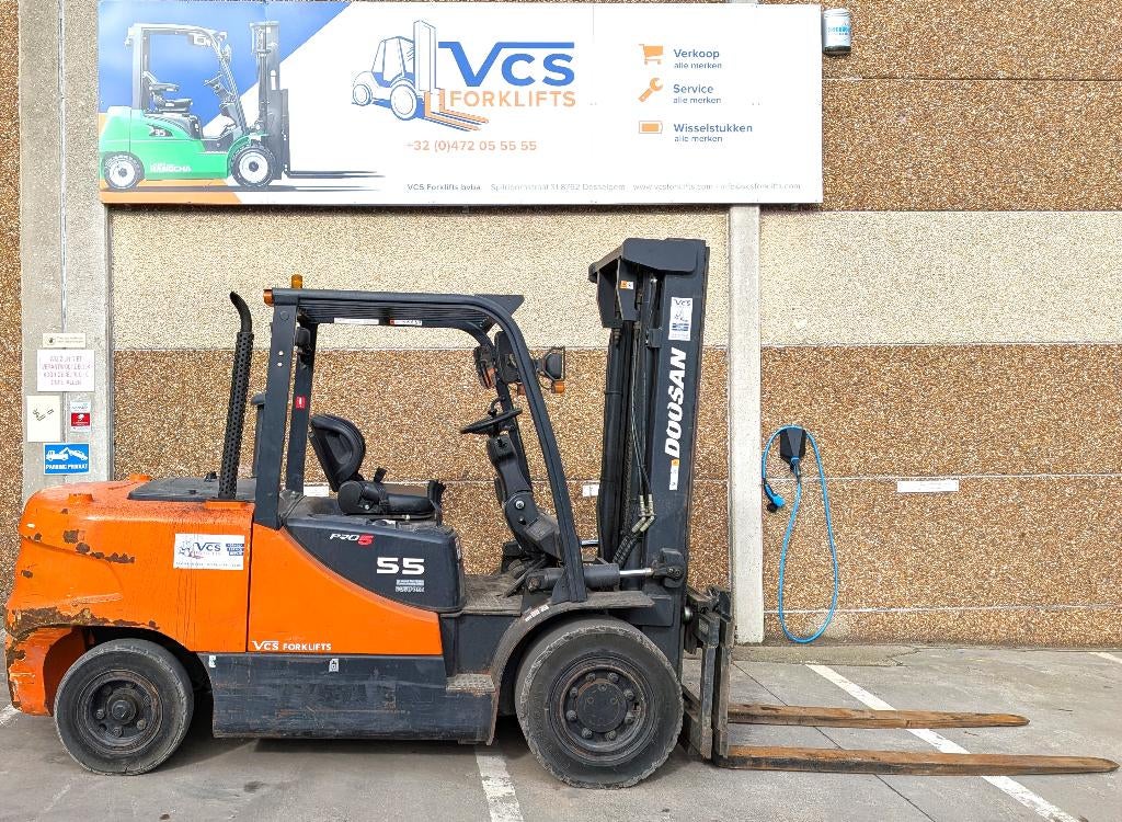 Diesel heftruck: 5,5 ton Doosan D55C-5, Zakelijke goederen, Machines en Bouw | Heftrucks en Intern transport, Heftruck, Diesel