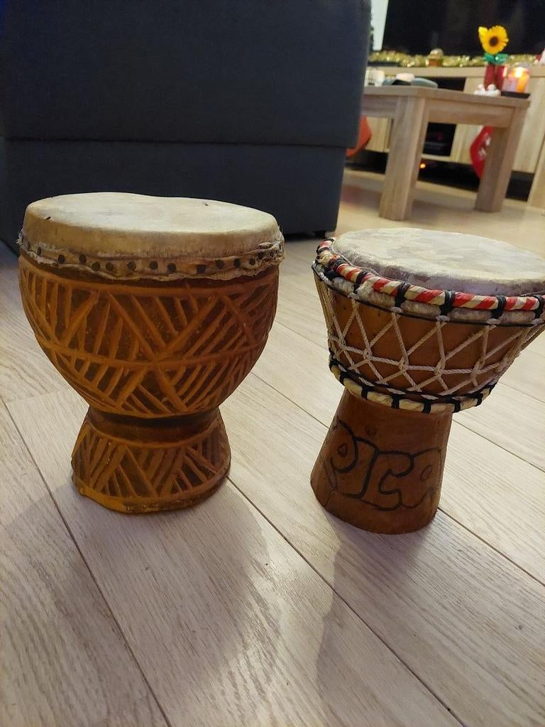 Twee authentieke Afrikaanse djembés, Muziek en Instrumenten, Percussie, Ophalen
