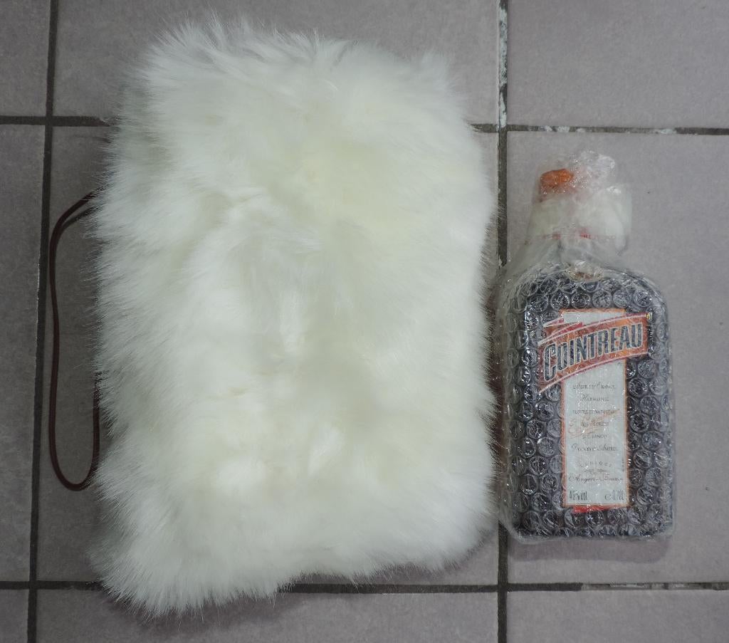 Bout.Cointreau dans une « veste fourrure » (2006) (unique !), Collections, Neuf, Enlèvement ou Envoi, Pleine, Autres types