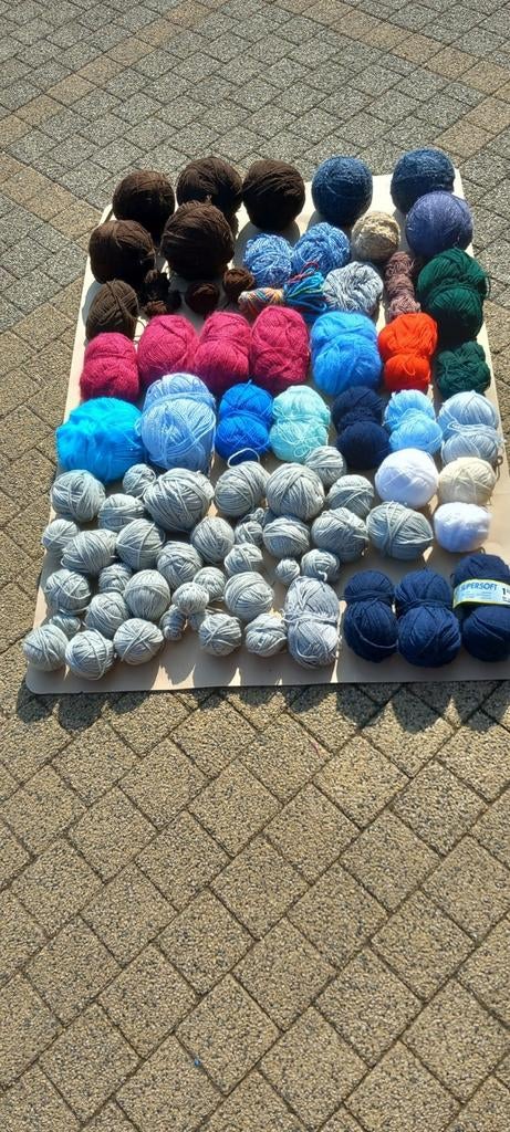 Laine 4 kg environ, Enlèvement ou Envoi, Neuf, Tricot ou Crochet, Laine ou Fils