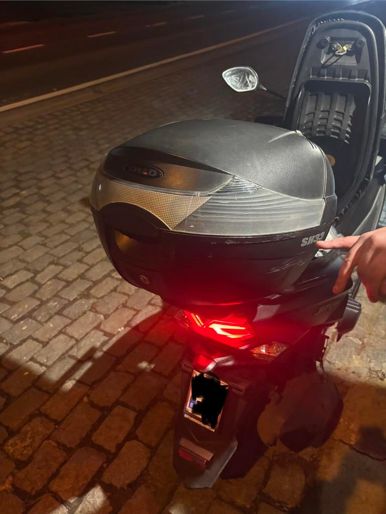 Coffre 33 l shad avec assemblement pour jet 4 rx et orbi 3, Enlèvement, Utilisé