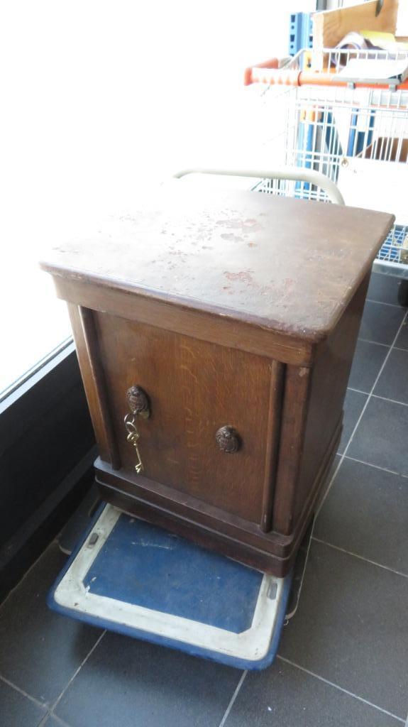 oude brandkast 65h x 50b x 43d, Antiek en Kunst, Ophalen