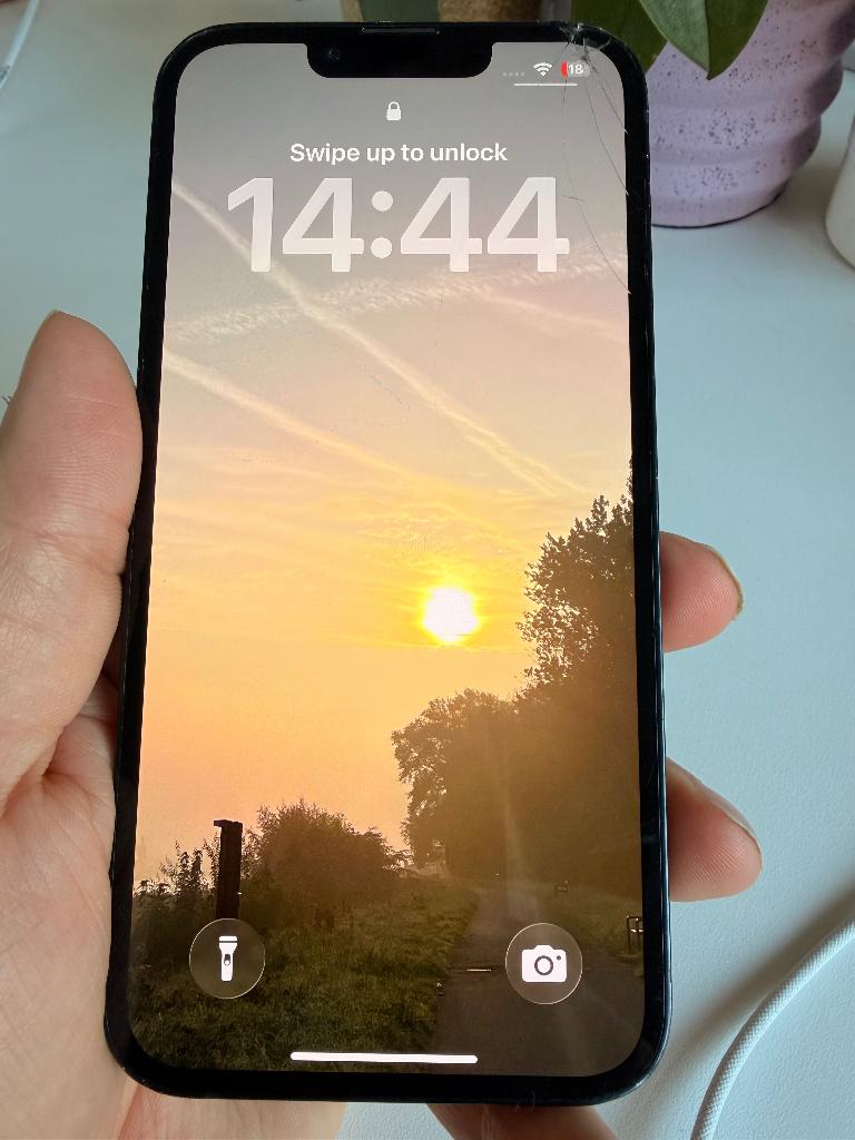 iphone 13 - 256gb inclusief quadlock hoesje, Ophalen, Gebruikt, IPhone 13, Hoesje of Tasje