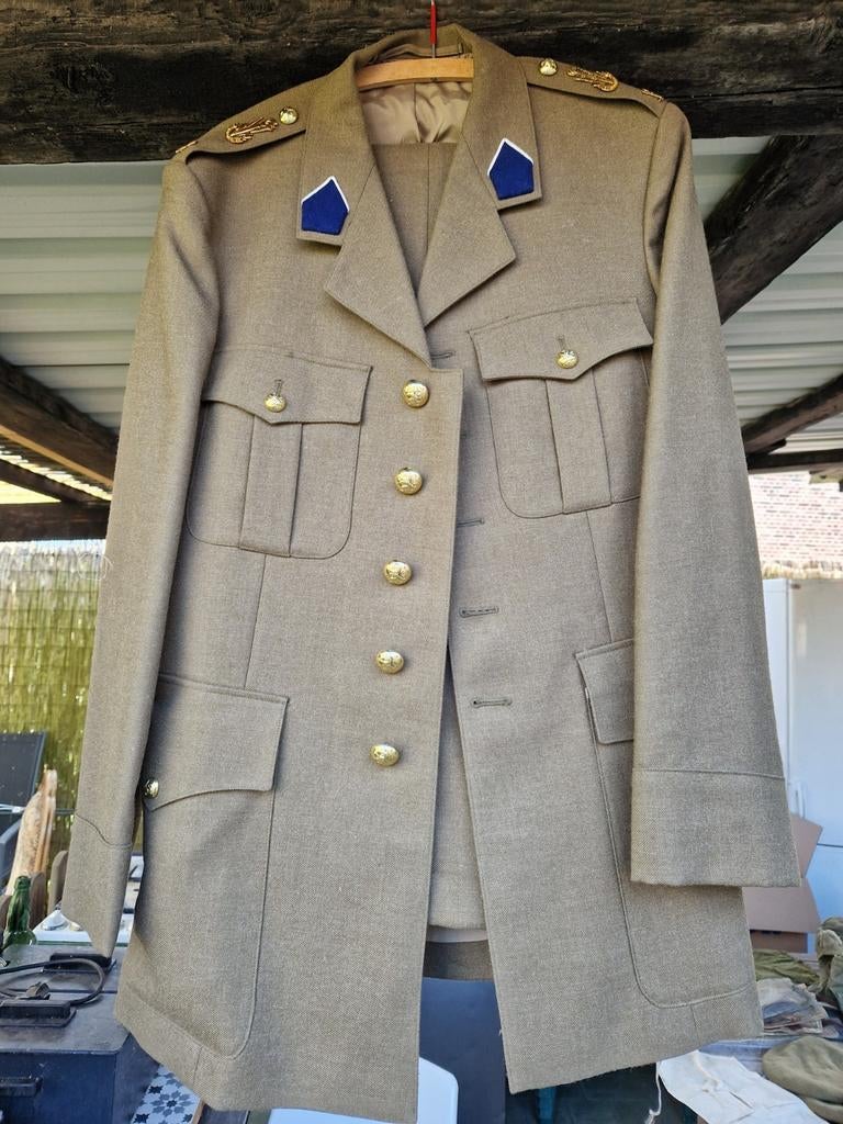 Uniformes de l'armée, Enlèvement