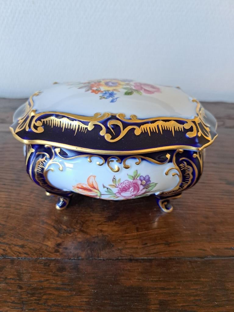 Pralinier bleu cobalt, Enlèvement