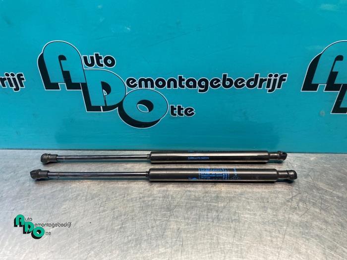 Set Gasdempers Achterklep van een Renault Twingo (Twingo 07-, Gebruikt, -, Renault, -