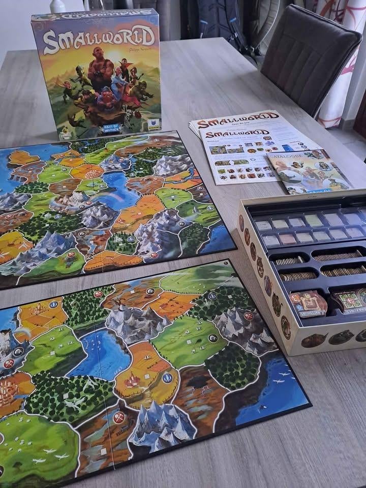 Kleine wereld, Vijf spelers of meer, Ophalen, Zo goed als nieuw, Days of Wonder