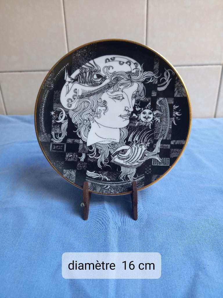 Assiette manufacture de porcelaine de Hollohaza ( Hongrie ), Enlèvement