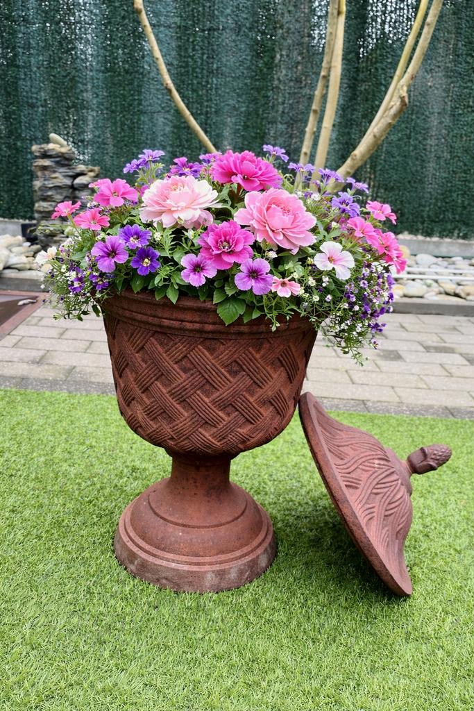 Vase de jardin en urne française du XIXe siècle, Enlèvement, Utilisé