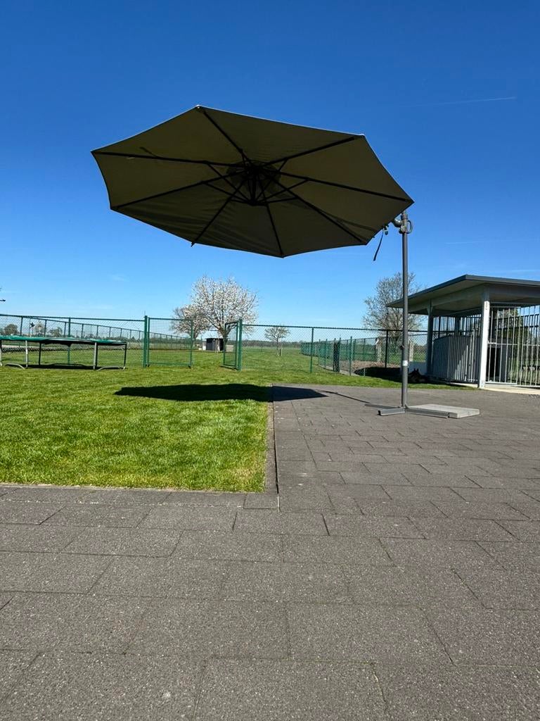 Grote zweefparasol grijs, Tuin en Terras, Parasols, Ophalen, Zweefparasol