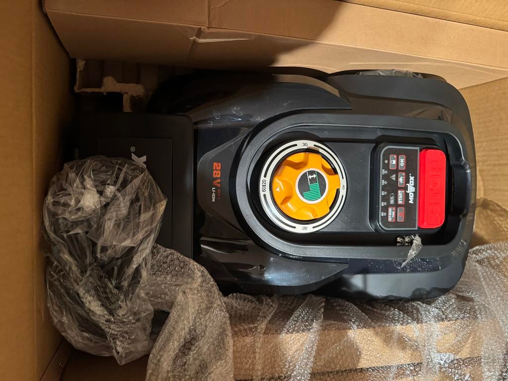 Robotmaaier 1 seizoen gebruikt, Ophalen, Nieuw, 20 tot 25 cm, Met regensensor