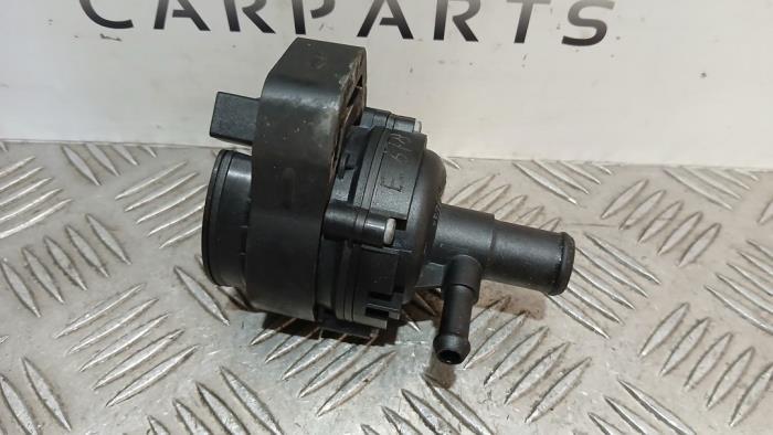 Extra waterpomp van een Mercedes E-Klasse, Gebruikt, -, Ophalen of Verzenden, -