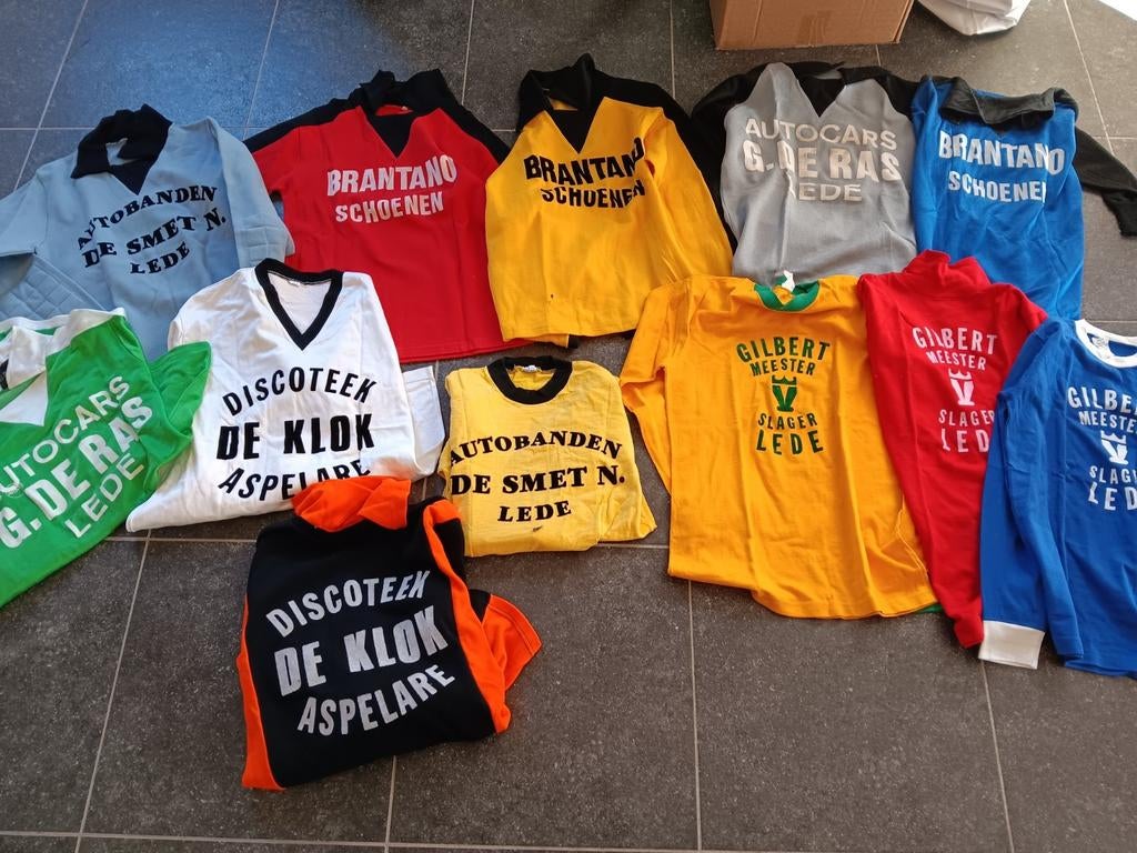 Lot oude retro vintage voetbal truitjes, Kinderen en Baby's, Kinderkleding | Kinder-kledingpakketten, Ophalen of Verzenden