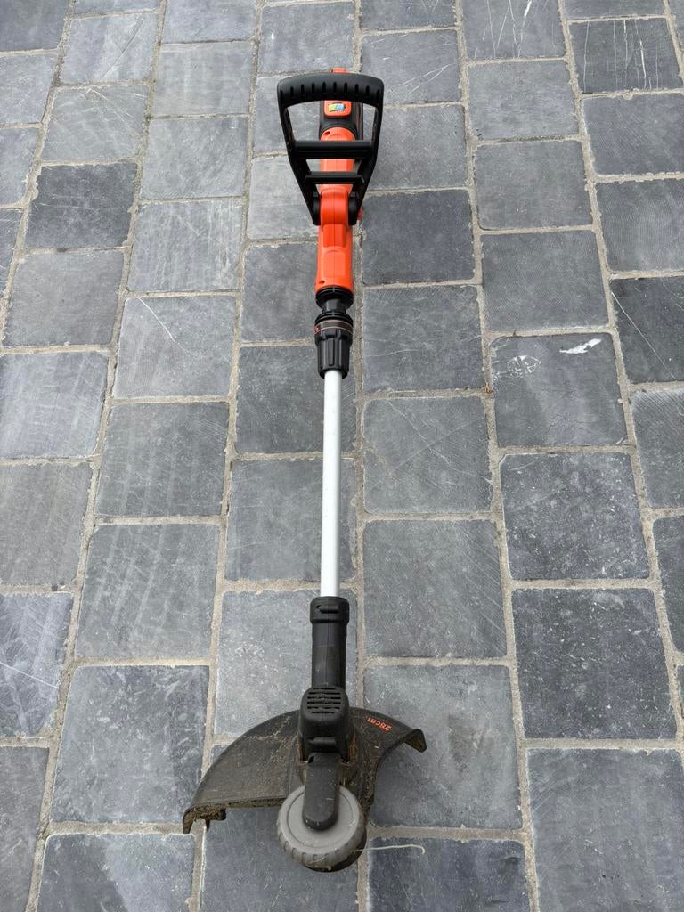 BLACK+DECKER GRASTRIMMER, Ophalen, Zo goed als nieuw, Accu