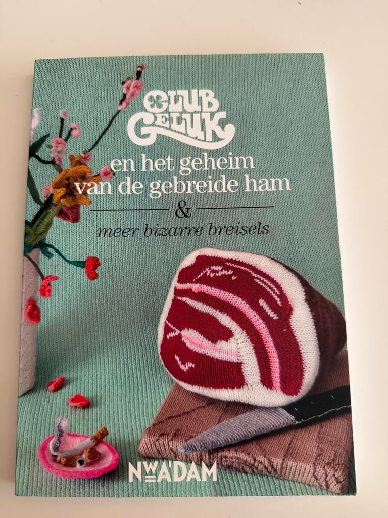 Club geluk en het geheim van de gebreide ham, Hobby en Vrije tijd, Ophalen of Verzenden, Zo goed als nieuw