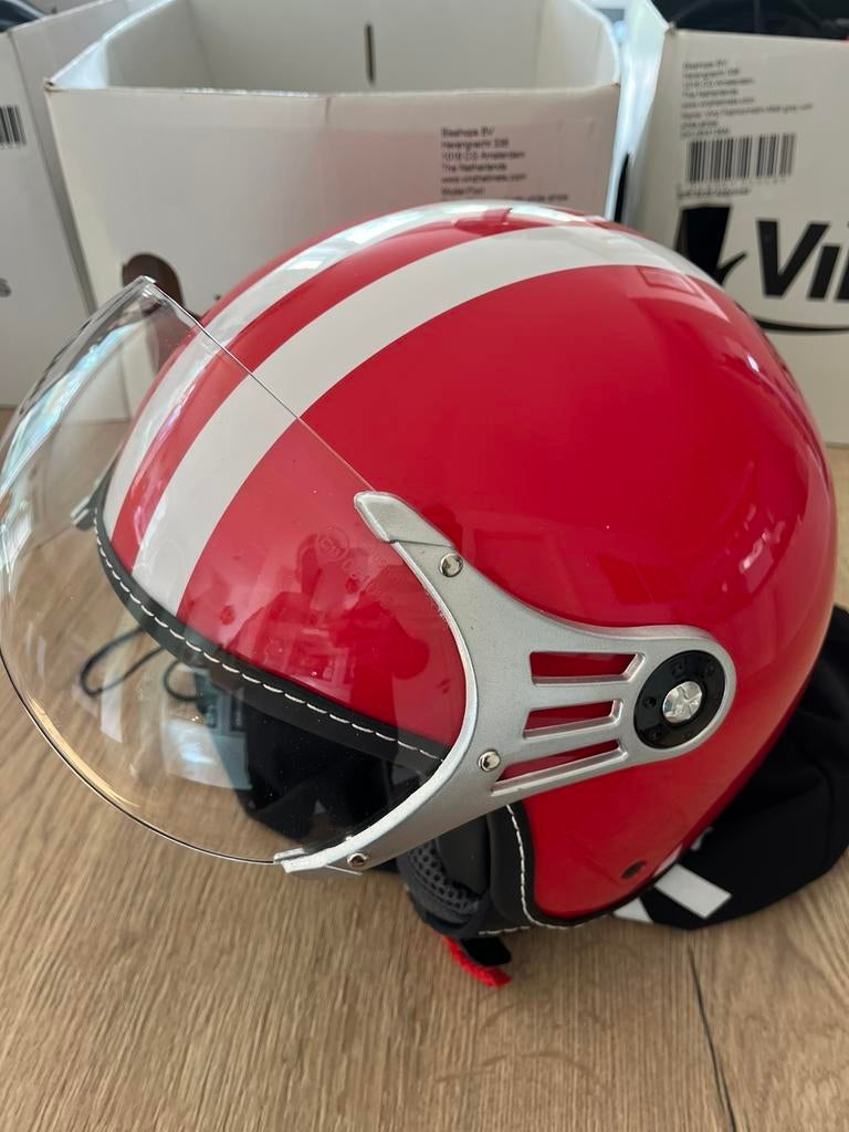 Jethelm rood vinz medium vespa lambretta, Fietsen en Brommers, Brommerhelmen, Ophalen of Verzenden, Zo goed als nieuw, Medium