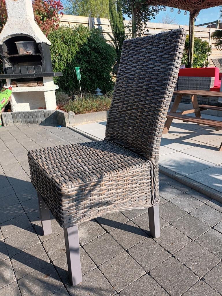 8 chaises en rotin, Enlèvement, Gris