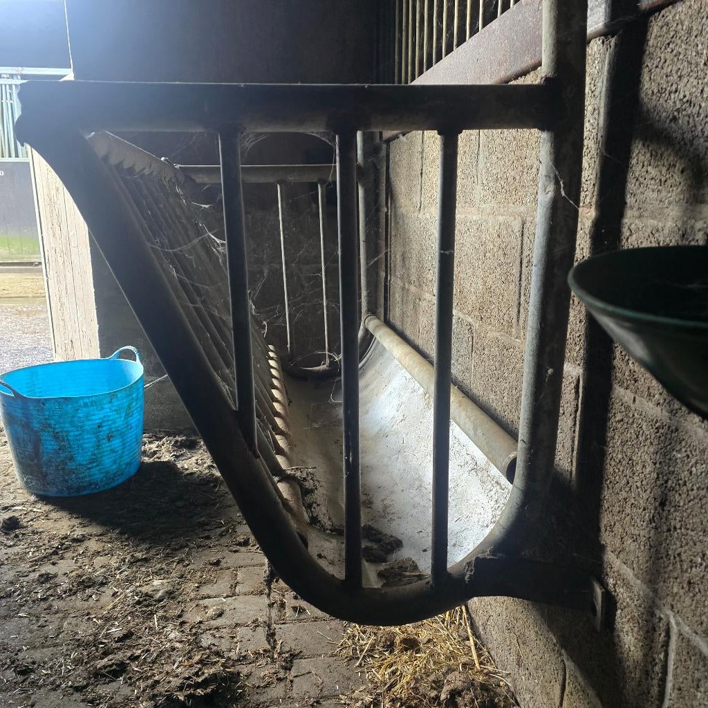 Stevige hooiruif, Weidegang