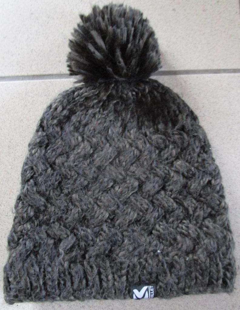 Muts MILLET met pompon - OPRUIM WINTERACCESSOIRES, Millet, Ophalen of Verzenden, Zo goed als nieuw, Muts