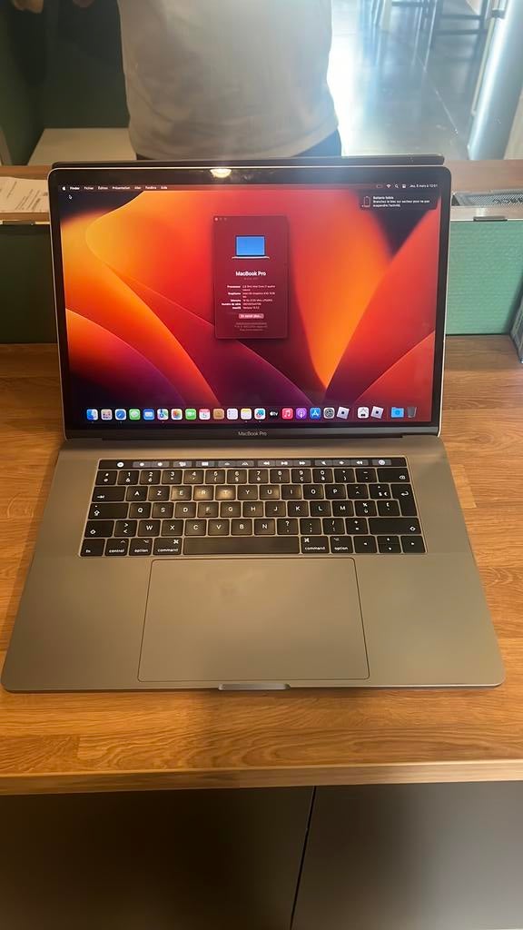 MacBook Pro 15" (2020) — Intel i7 — 16 GB RAM — 512 GB, 2 tot 3 Ghz, 15 inch, 512 GB, Zo goed als nieuw