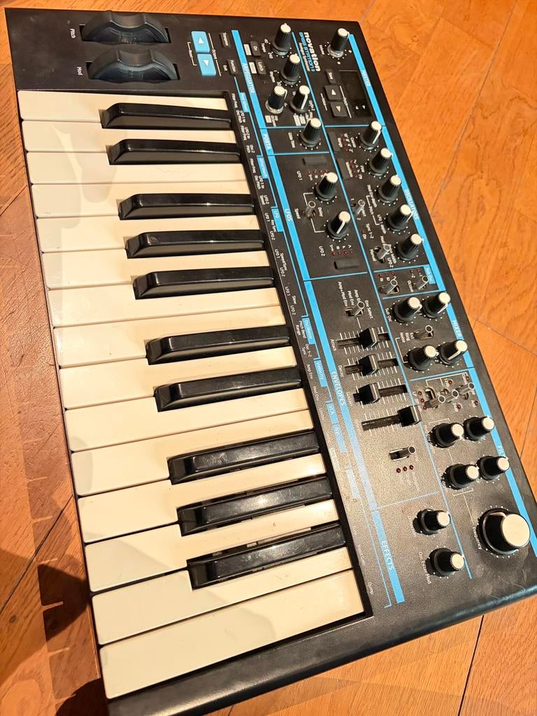 Novation bass station 2, Muziek en Instrumenten, Synthesizers, Zo goed als nieuw, Novation, Ophalen